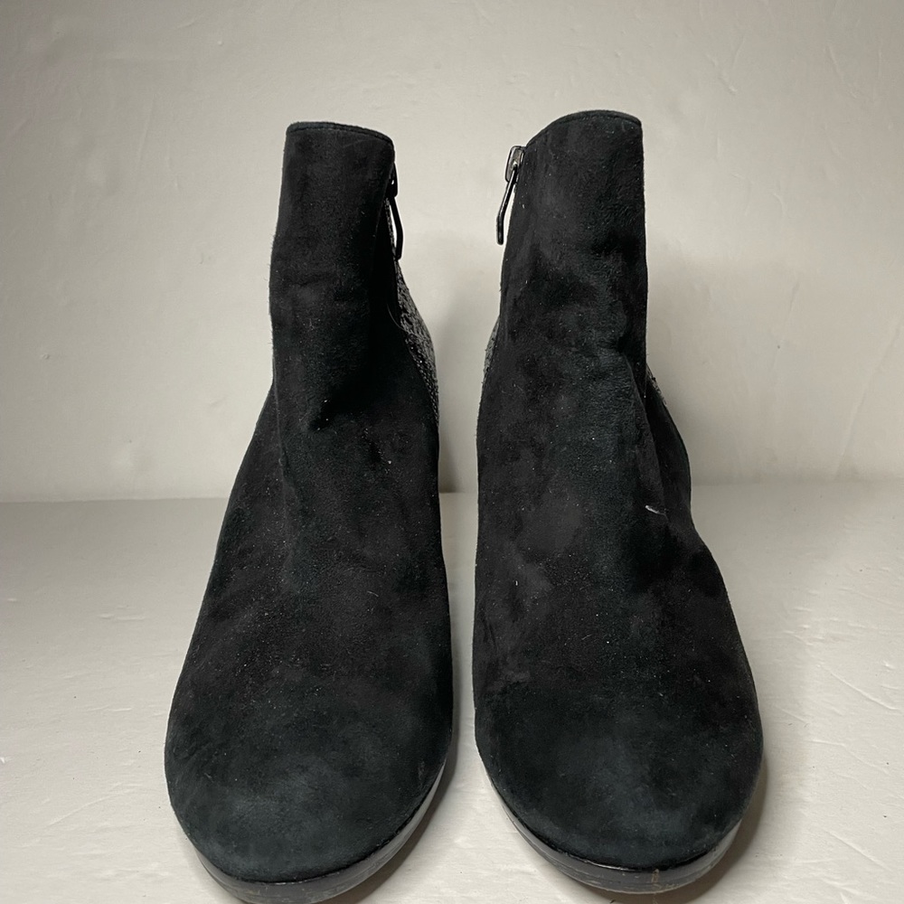 Vince Camuto Women Black Suede Booties with sequins size 8 heel 3in used    (15)